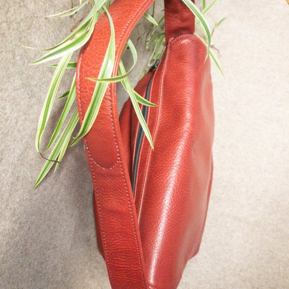 Red Matt & Nat Vegan Purse - Picture 4 of 8